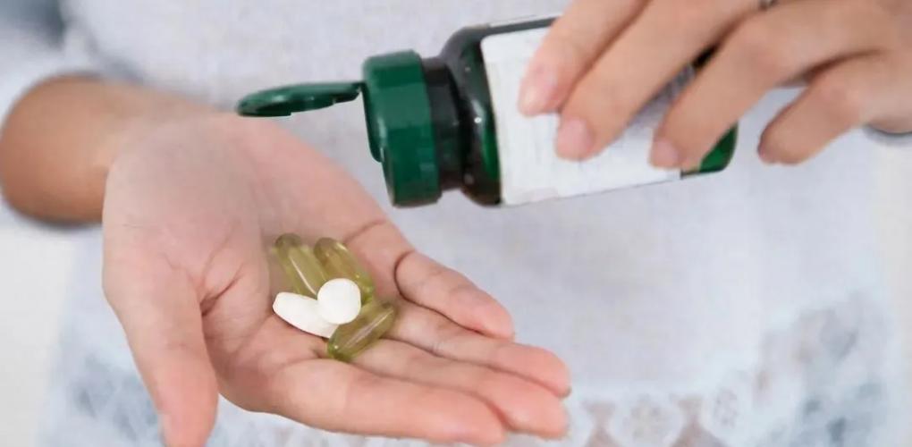 總這么吃降壓藥，肝就廢了！忠告：吃藥不注意3點(diǎn)，是在給肝挖坑