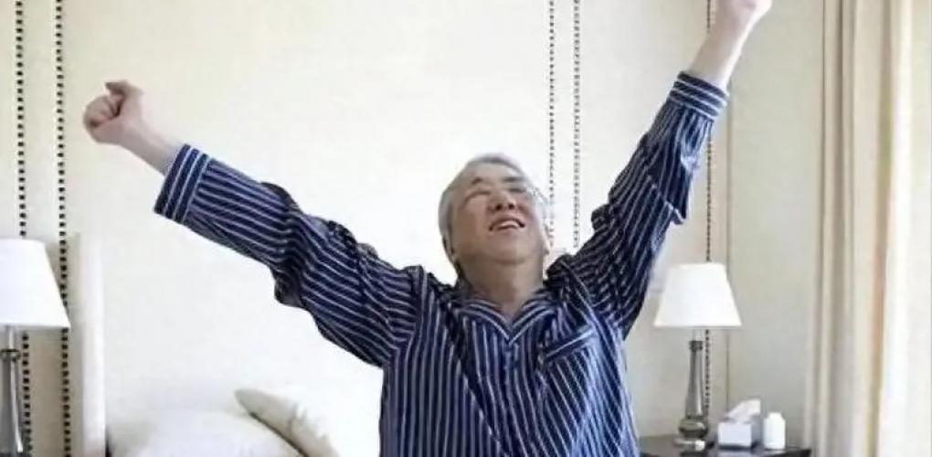 “早睡早起”不對？醫(yī)生忠告：過了60歲以后，睡覺盡量做好這5點