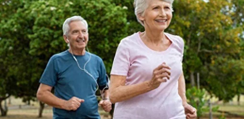 70歲后為什么會“斷崖式”衰老？做好5件事，讓衰老來得慢一點