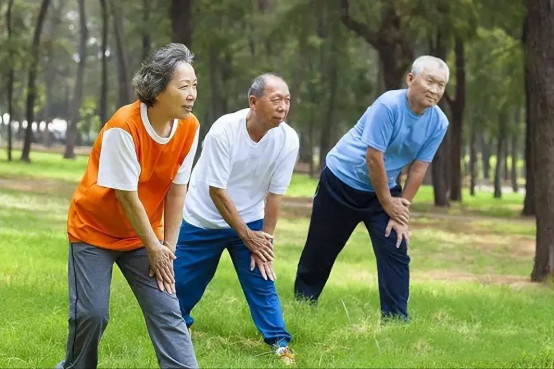 年齡越大越要少運(yùn)動(dòng)？醫(yī)生：年過55歲，最好避免4種行為