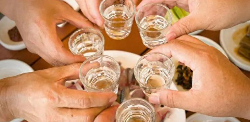 醫(yī)生坦言：男性如果長期不飲酒，一段時(shí)間后，身體會(huì)出現(xiàn)5大變化