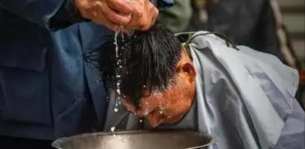 老年人洗頭太多容易中風(fēng)？過了50歲洗頭要特別注意？看了才醒悟