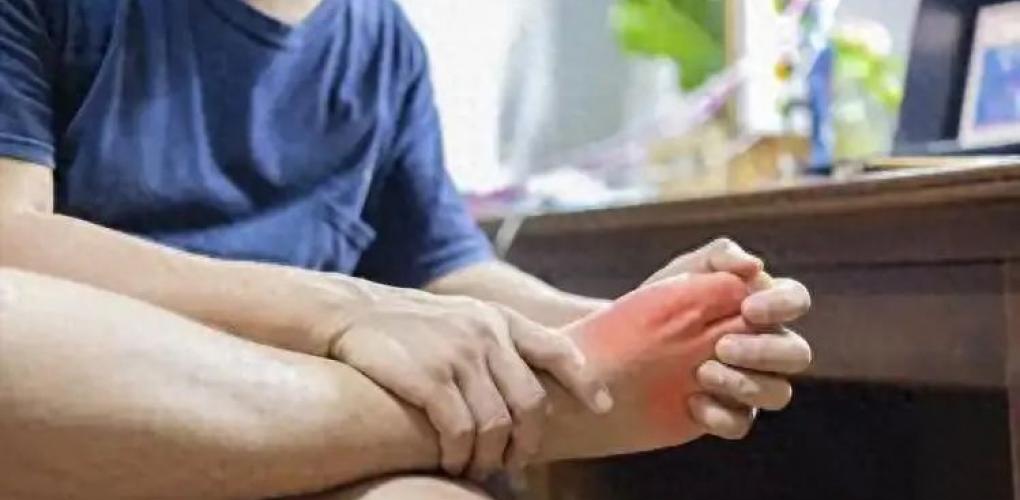 患痛風(fēng)的人日益增多！醫(yī)生多次勸告：少吃羊肉，多吃這幾樣食物