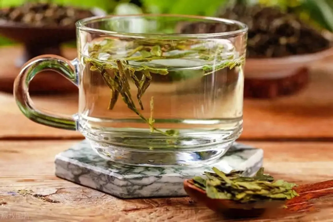 喝綠茶提神沒壞處？多次勸告：長期高頻飲用，4種危害別忽視了