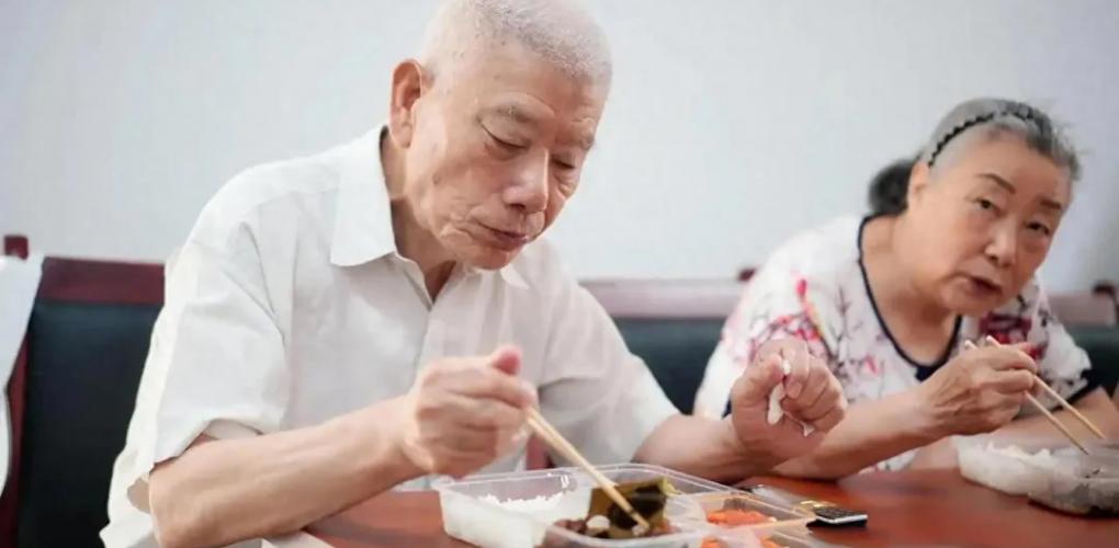 50歲后是疾病“爆發(fā)期”，醫(yī)生再三勸告：4件事做好，防住3種病