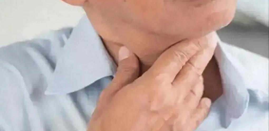 調(diào)查發(fā)現(xiàn)：甲狀腺問題除了脖子腫，還有這4個(gè)癥狀，建議盡早檢查