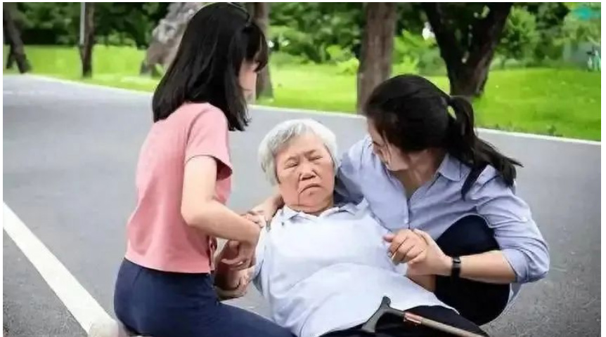 60歲老人因中暑去世，醫(yī)生警告：夏季出門前，千萬不要做這5件事