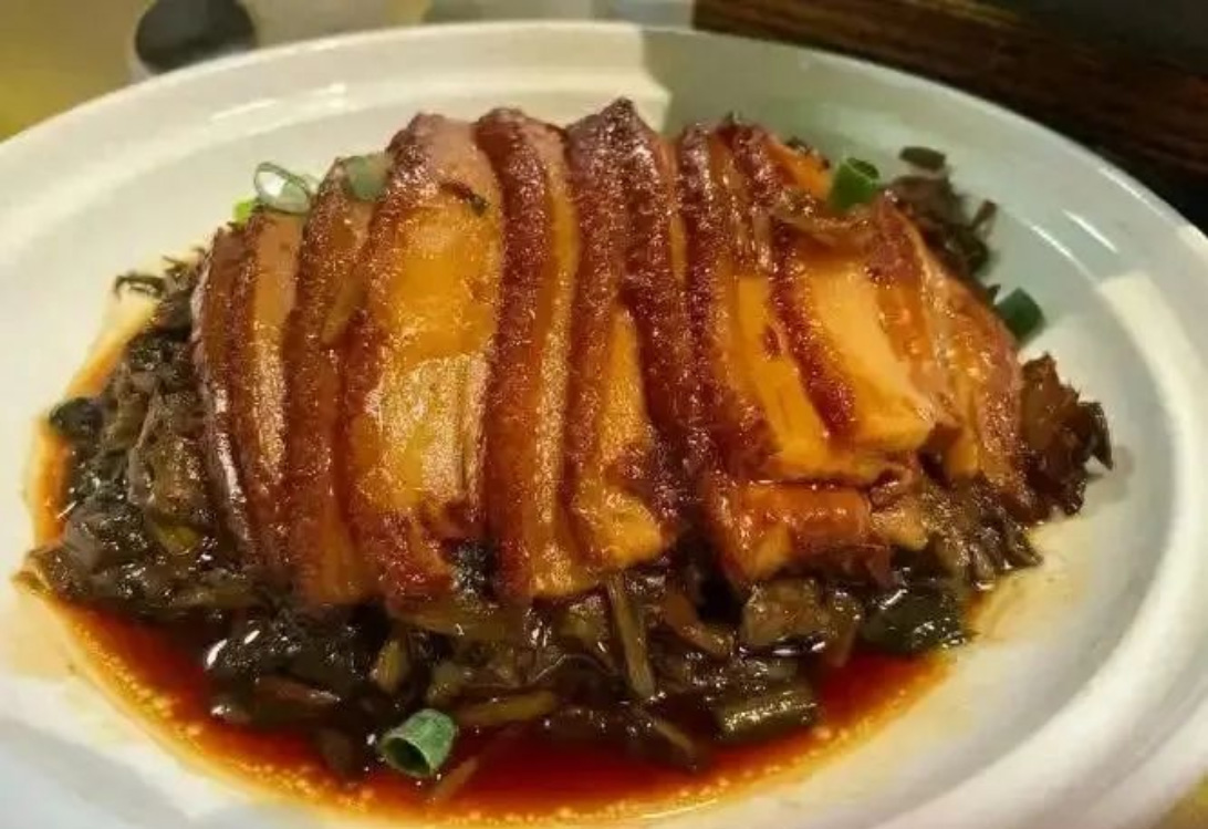 淋巴肉做梅菜扣肉，對(duì)身體有何危害？醫(yī)生再三勸告：再饞也不能吃