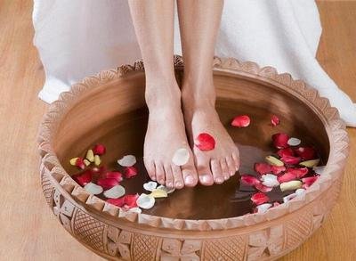 泡腳養(yǎng)生，溫暖從腳起——足浴的保健妙用