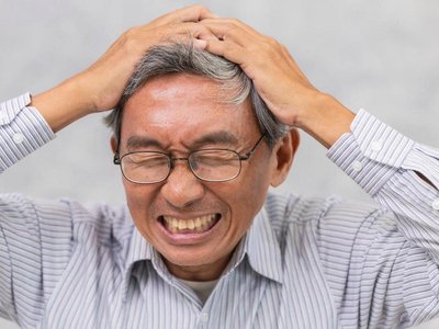 查出腦梗后，她后悔直言：腦梗早期不是頭暈，而是身上4種異常